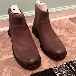 NWOT Ugg women’s short boot